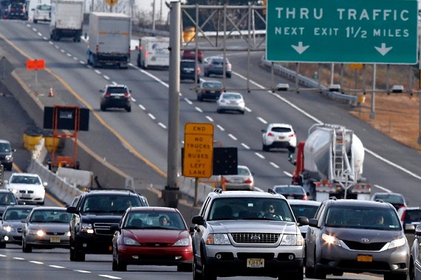 Bộ Tư pháp bí mật theo dõi hàng triệu phương tiện